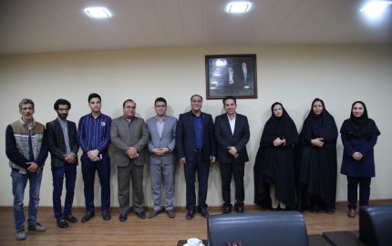 نشست هم اندیشی  اعضای حزب اعتدال و توسعه  استان بوشهر بافرماندار شهرستان تنگستان  برگزار شد